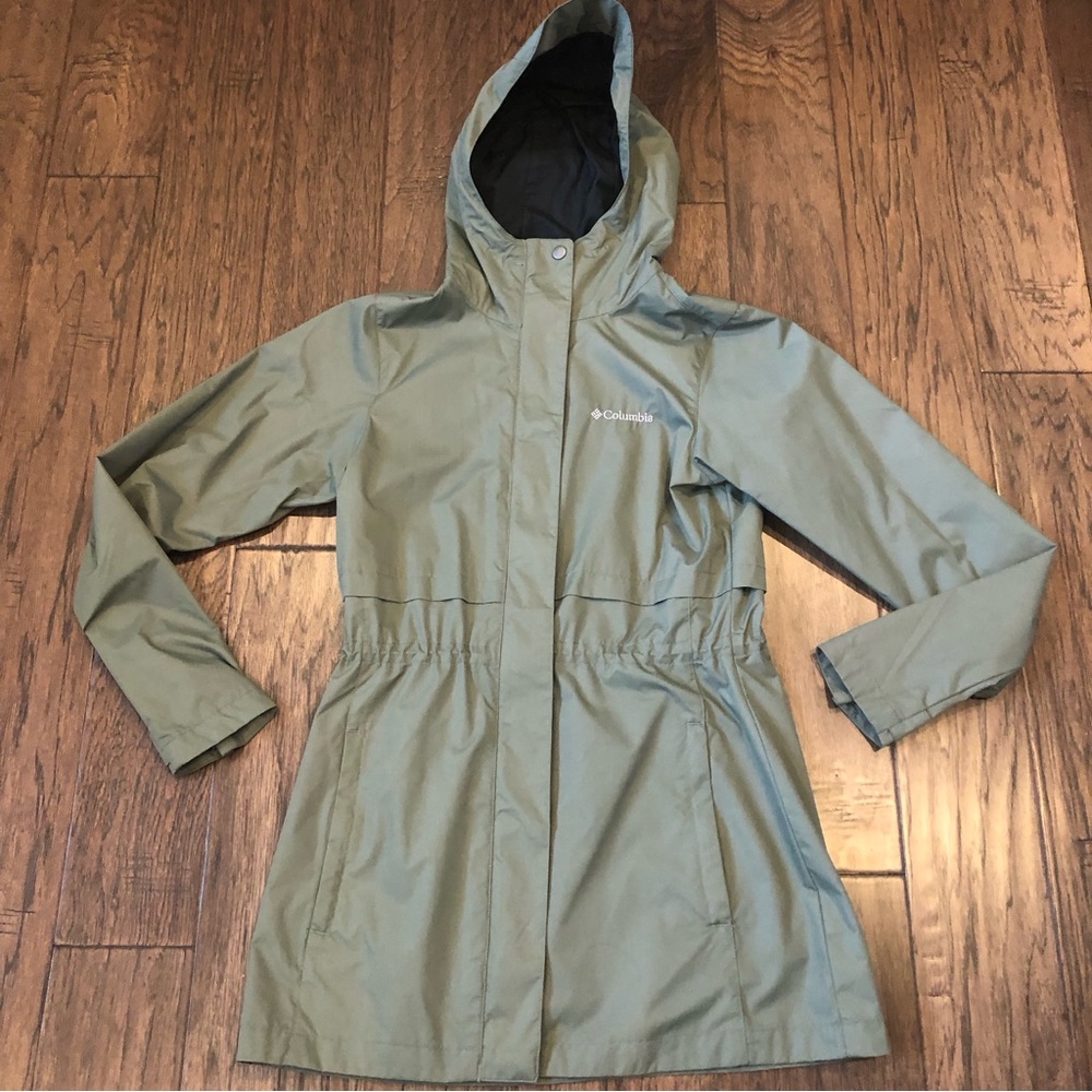 Columbia Green Jacket with Hood and Weather-Resistant Fabric